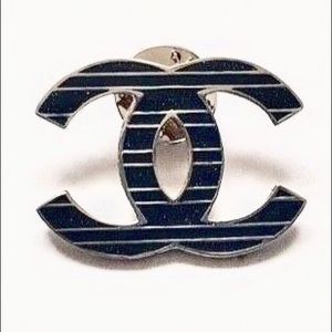 BLACK AND SILVER  CC CHANEL PIN/BROOCH